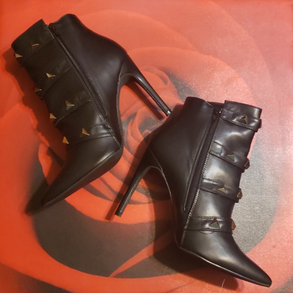Scene Booties - Picture 3 of 5